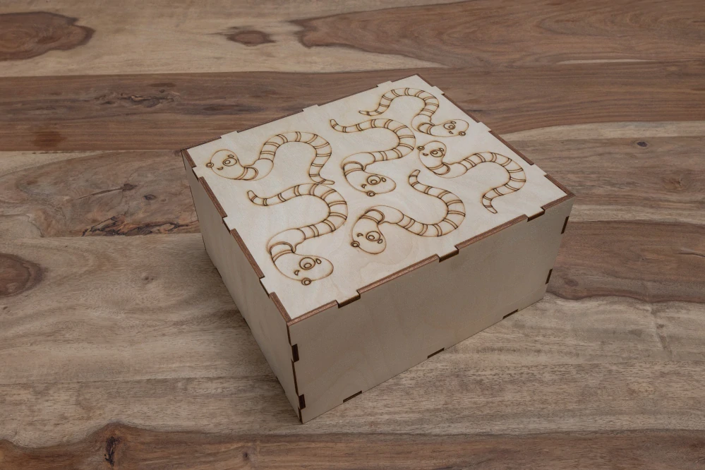 Dárková dřevěná krabice se 6 sáčky sušených červíků