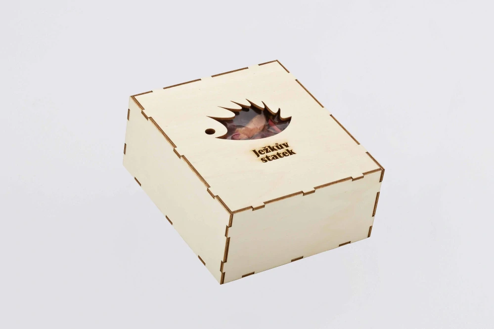 Dárková dřevěná krabička se 7 druhy mrazem sušeného ovoce